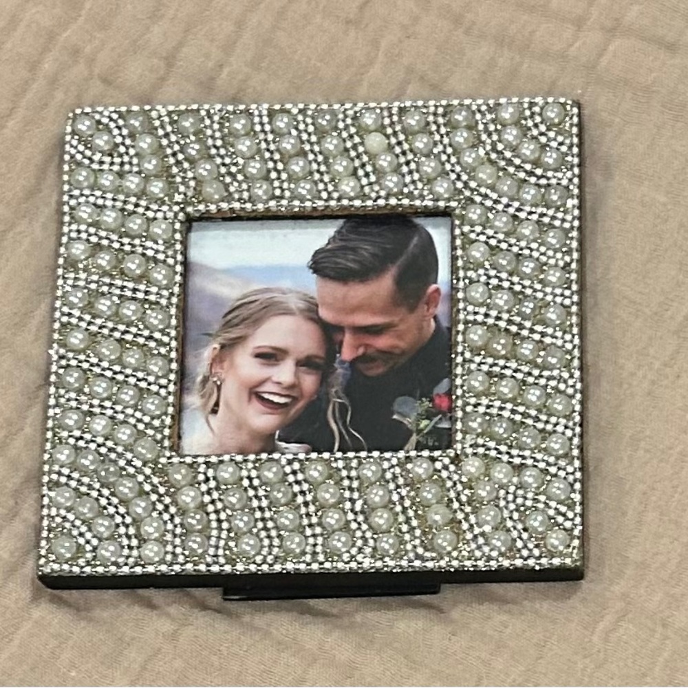 Elegant Pearl and Silver Photo Frame